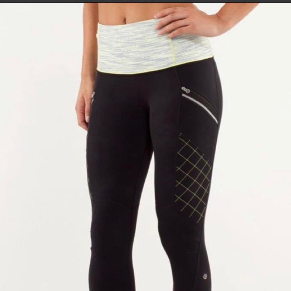 Run: Toasty Tech Tight
colour: black/space polar cream clarity yellow
Size 4